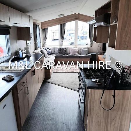 Blue Dolphin Holiday Park Gristhorpe Exterior foto