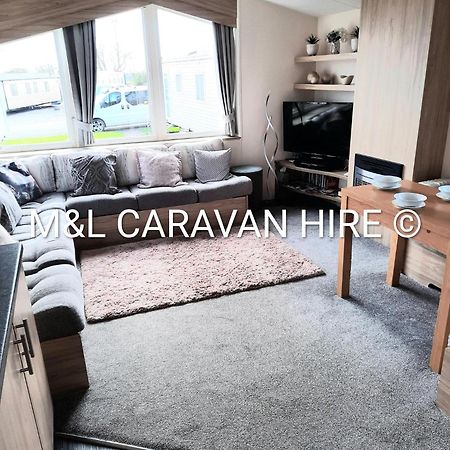 Blue Dolphin Holiday Park Gristhorpe Exterior foto