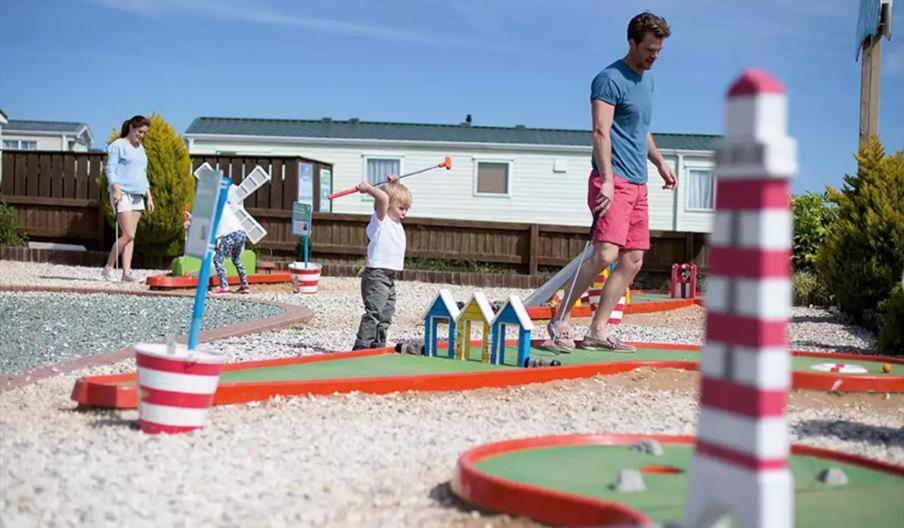 Blue Dolphin Holiday Park Gristhorpe Exterior foto