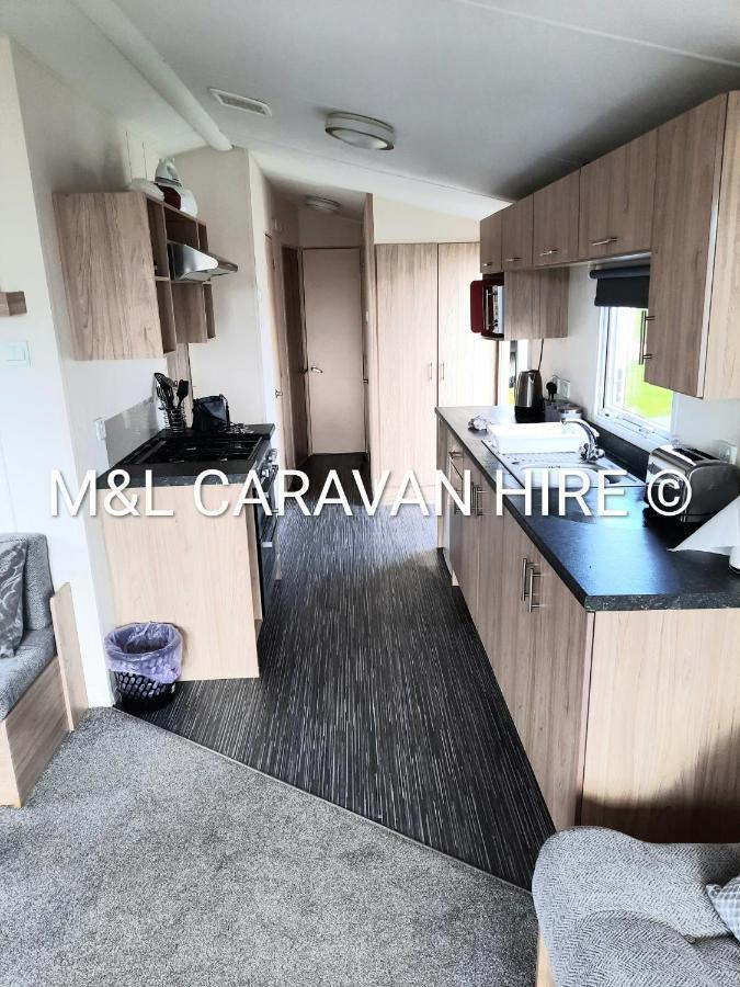 Blue Dolphin Holiday Park Gristhorpe Exterior foto