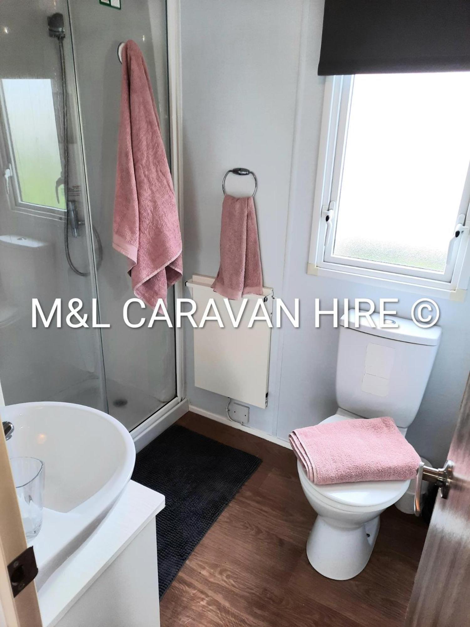 Blue Dolphin Holiday Park Gristhorpe Exterior foto